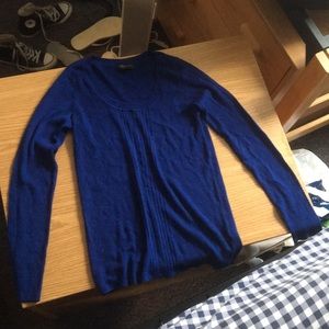 light long-sleeve sweater: brand “Banana Republic”